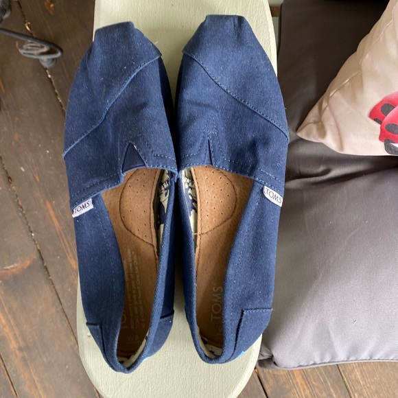 Toms Shoes - TOMS Canvas Classic Slip-on Shoes / Size 8